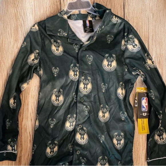 Boys Milwaukee Bucks Button Up Pajama Sleepwear Set Green Gold NBA BASKETBALL - Picture 10 of 16